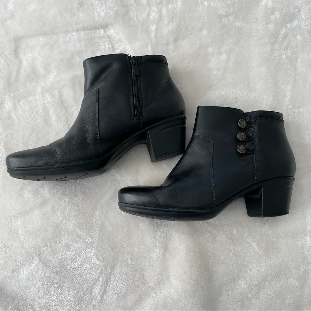NWT Clark’s Black Button Detail Heel Boots Size 8W